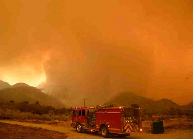 Experts are warning: Wildfire smoke could worsen COVID-19!