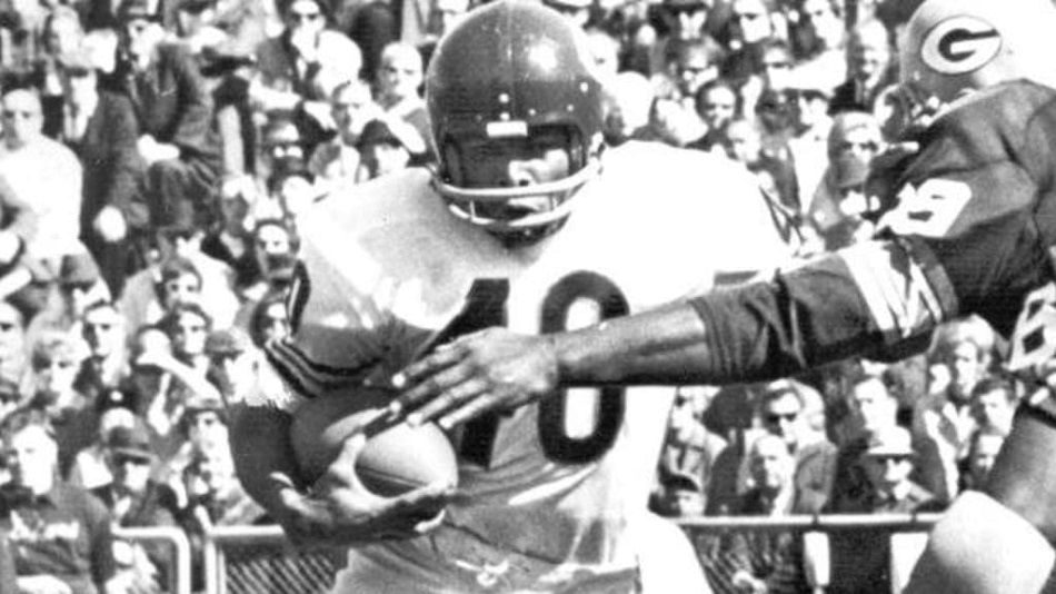 NFL icon and Chicago Bears legend, dies at 77