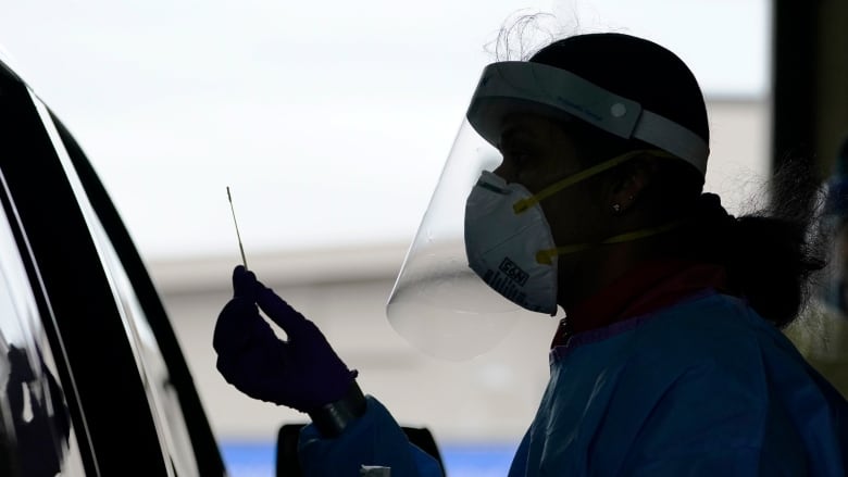 U.S. sets single-day record for COVID-19 cases during new surge