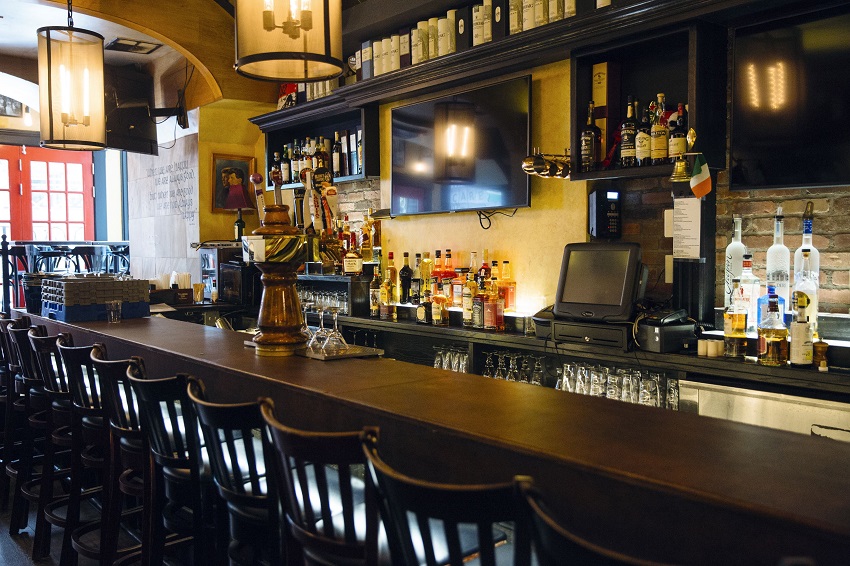 Bar owners react to 10 pm curfew