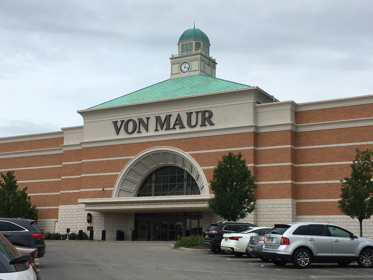 Two women caught stealing almost ,500 worth of merchandise from Von Maur