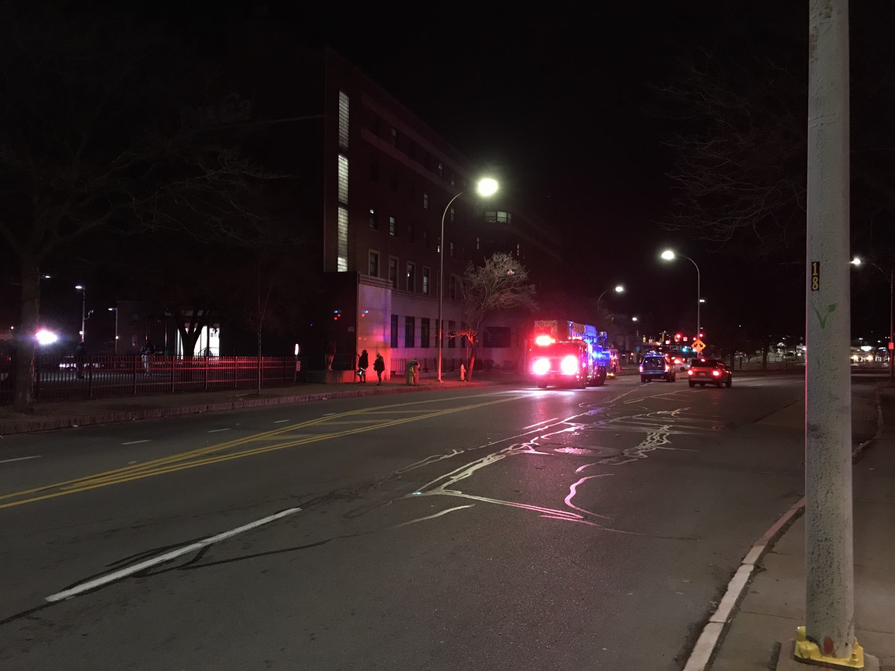 No one injured in 2-alarm apartment fire