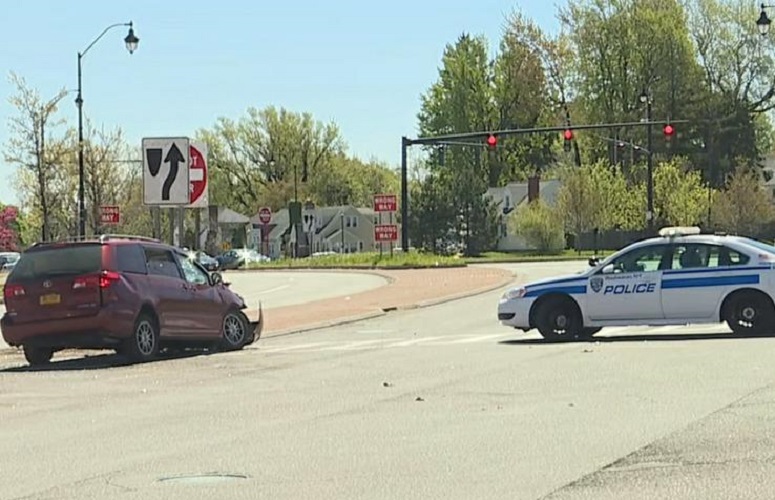 Lake Ave & W Ridge Rd intersection crash reported, case under investigation