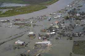 Laura thrashes Louisiana, nearby states face tornado threats