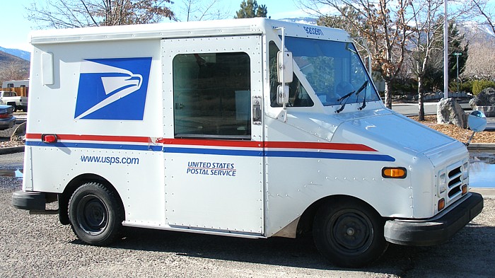 Fmr. USPS employee pleads guilty after 700 mailings found in vehicle trunk