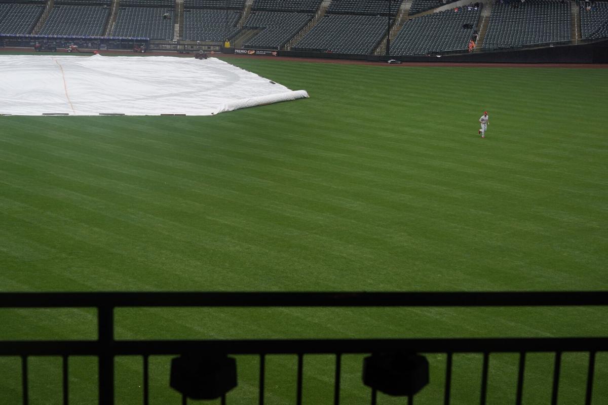 Mets-Phillies game postponed due to rain