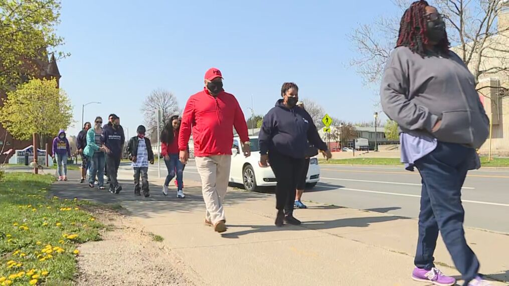 Community rallies to remember victims of violence