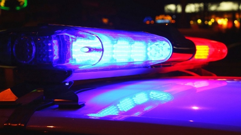 A Man kidnapped a child and crashed the car after a wild chase A Man kidnapped a child and crashed the car after a wild chase