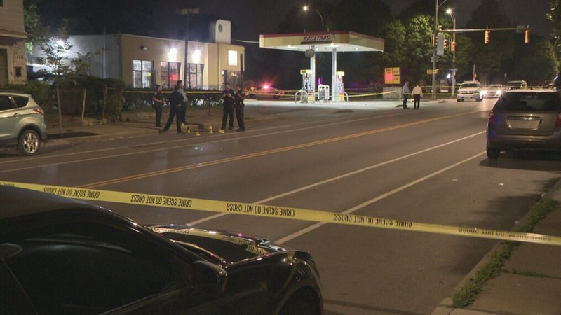 1 dead, 1 in critical condition after shooting on Lyell Avenue