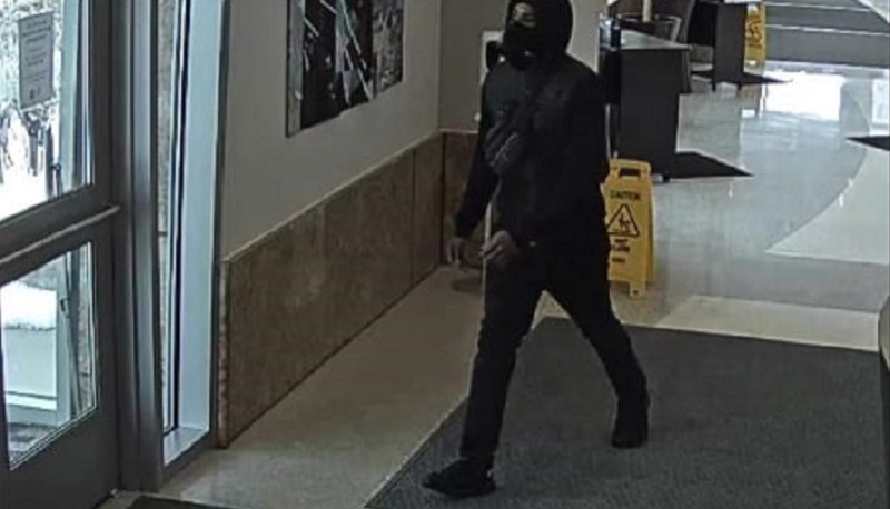 Rochester police search for University Avenue bank robber Rochester police search for University Avenue bank robber