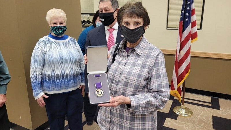 Purple Heart presented to family of late WWII veteran Purple Heart presented to family of late WWII veteran