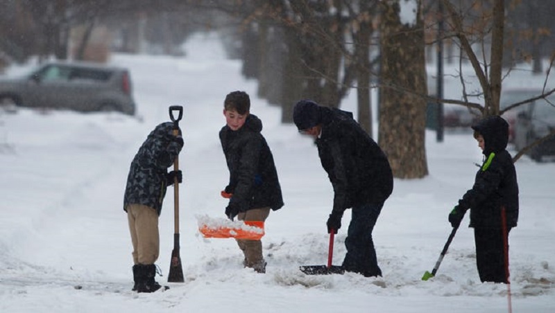 Rochester mayor asks public to help keep sidewalks, hydrants clear Rochester mayor asks public to help keep sidewalks, hydrants clear
