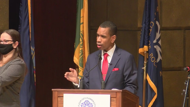 Malik Evans sworn in as Rochester’s new mayor Malik Evans sworn in as Rochester’s new mayor