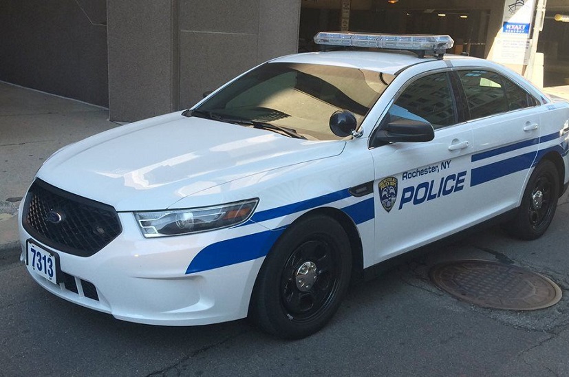 Rochester police searched suspicious vehicle Wednesday night, they found a gun and narcotics, report