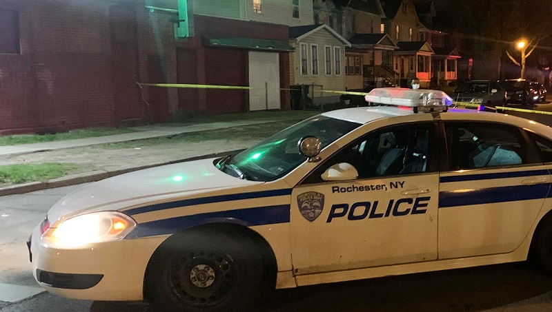 Rochester man stabbed on Genesee St.