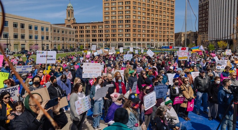 Abortion rally held in Rochester Abortion rally held in Rochester