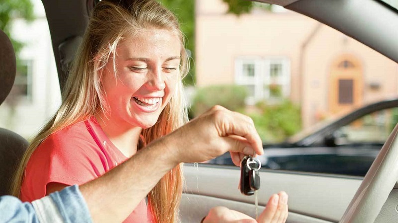 AAA advises parents to discuss teen driver safety with them AAA advises parents to discuss teen driver safety with them