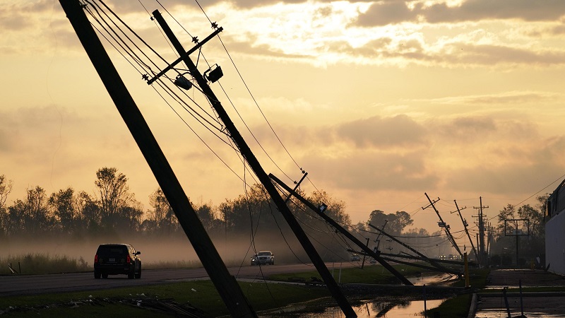 Crews from RG&E prepared for strong winds to storm the region; thousands of power outages were recorded