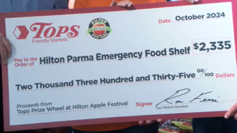 Tops donates K from Apple Fest to Hilton-Parma food shelf